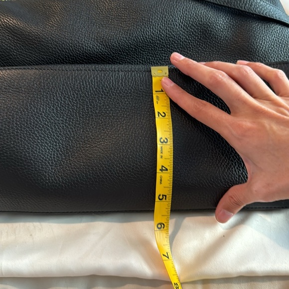 Pre owned Gucci black leather bag with interlocking G logo - Picture 12 of 14